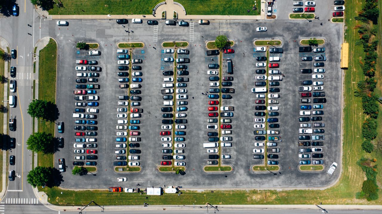 CAN EMPLOYERS LIMIT UNION ORGANIZING IN PARKING LOTS? WHAT THE KROGER CASE SHOWS.